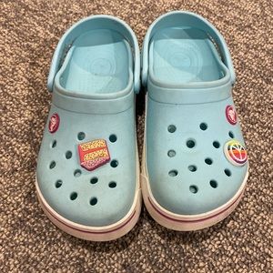 Little girl’s crocs